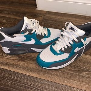 Nike Air Max 90 size 10.5 MENS (sz 12 women)